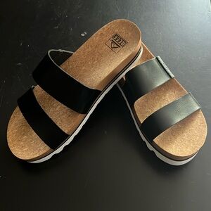 NEW! Ladies REEF leather cork screw slip ons sz 9